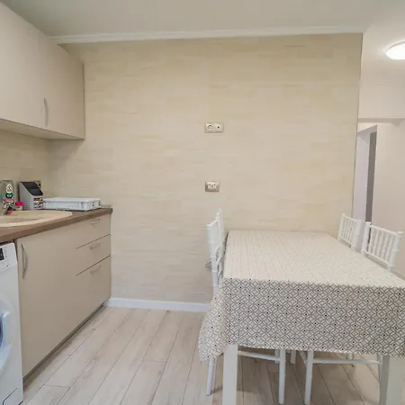 Luxury 2br On Decebal Avenue דירה