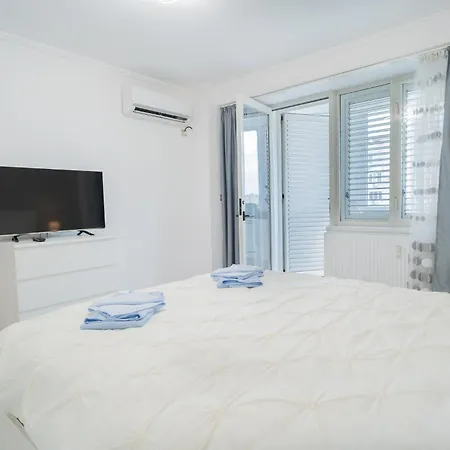 Luxury 2br On Decebal Avenue *