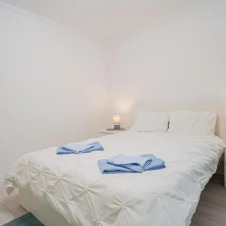 Daire Luxury 2br On Decebal Avenue *