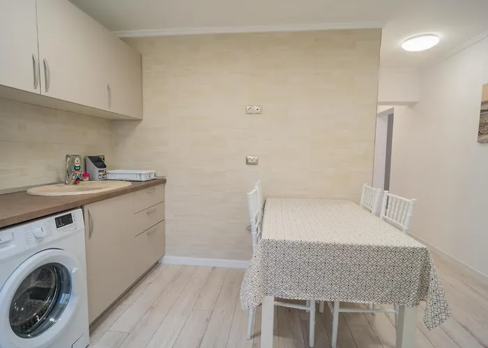 Luxury 2br On Decebal Avenue Апартаменти