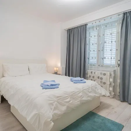 Appartement Luxury 2br On Decebal Avenue *
